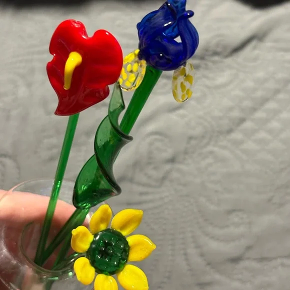 Murano Style Vintage Glass Flower Bouquet – Handcrafted Art in Vase - Picture 2 of 13